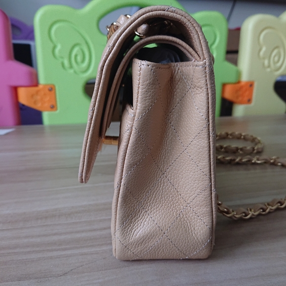 Chanel caviar classic flap bag medium beige GHW - Picture 6 of 12